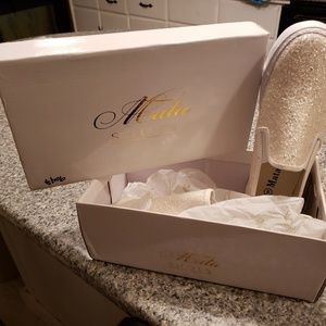 Mata slip on sneaker